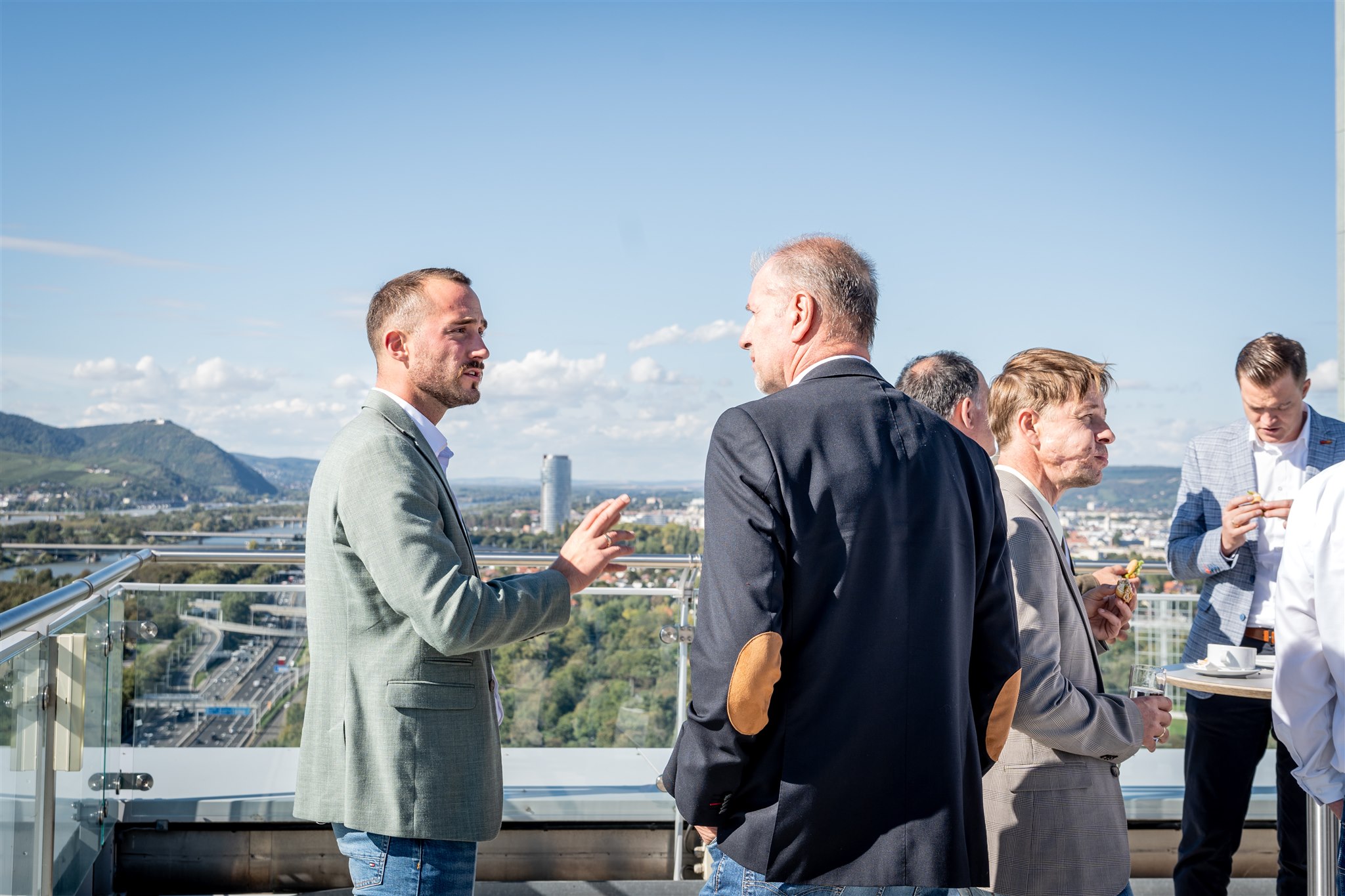 ÖFK Branchentreff 2024 Gespräch zwischen Teilnehmenden beim ÖFK-Branchentreff